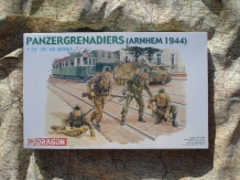 images/productimages/small/Panzergrenadiers Arnhem 1944 Dragon Fig.1;35 nw.voor.jpg